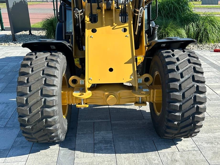 CAT 906 Kolesové nakladače