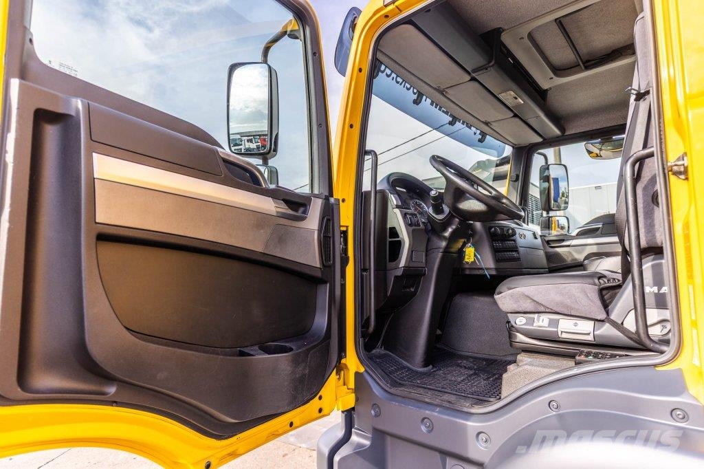 MAN TGM 18.250 BL + DHOLLANDIA 2T. Camion cassonati