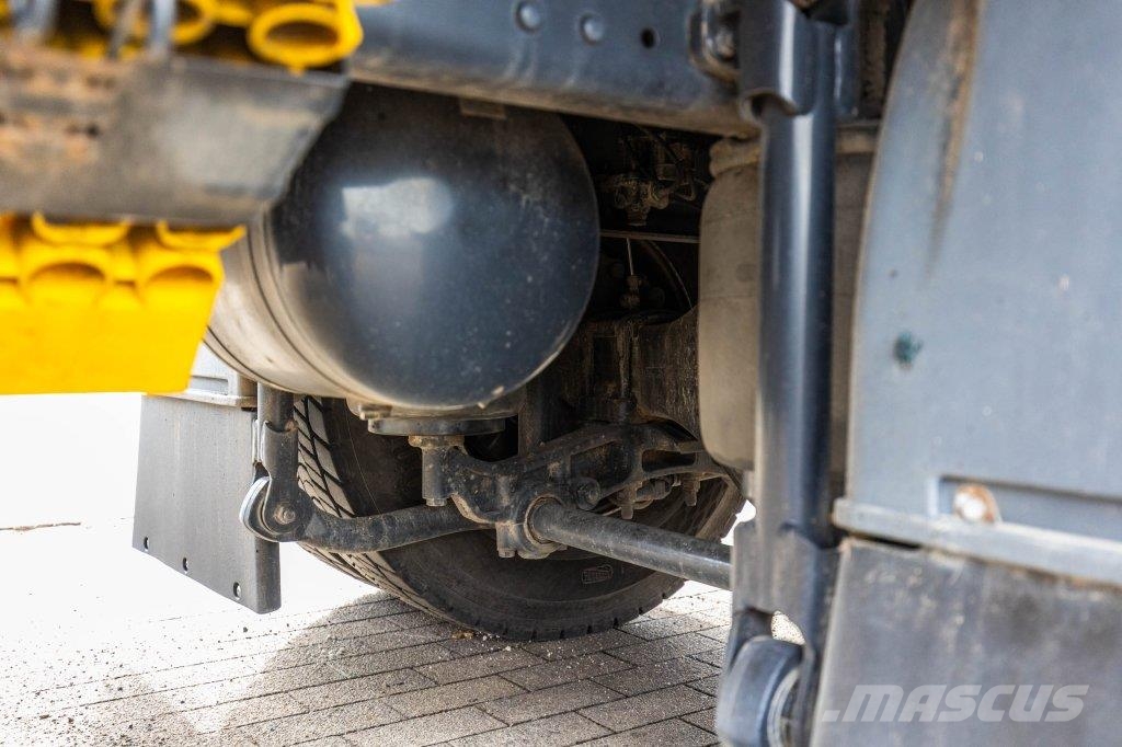 MAN TGM 18.250 BL + DHOLLANDIA 2T. Camion cassonati