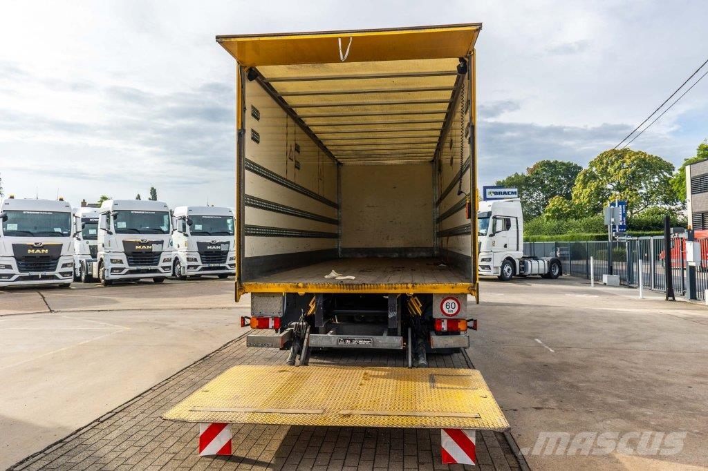 MAN TGM 18.250 BL + DHOLLANDIA 2T. Camion cassonati