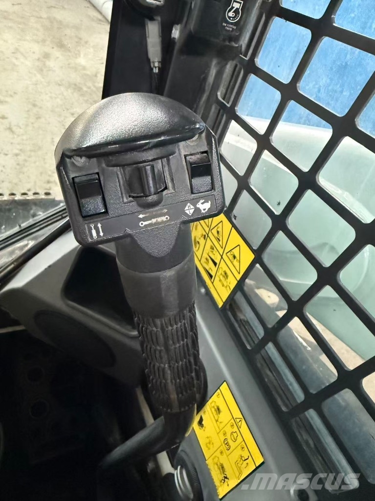 Bobcat S 530 滑移装载机