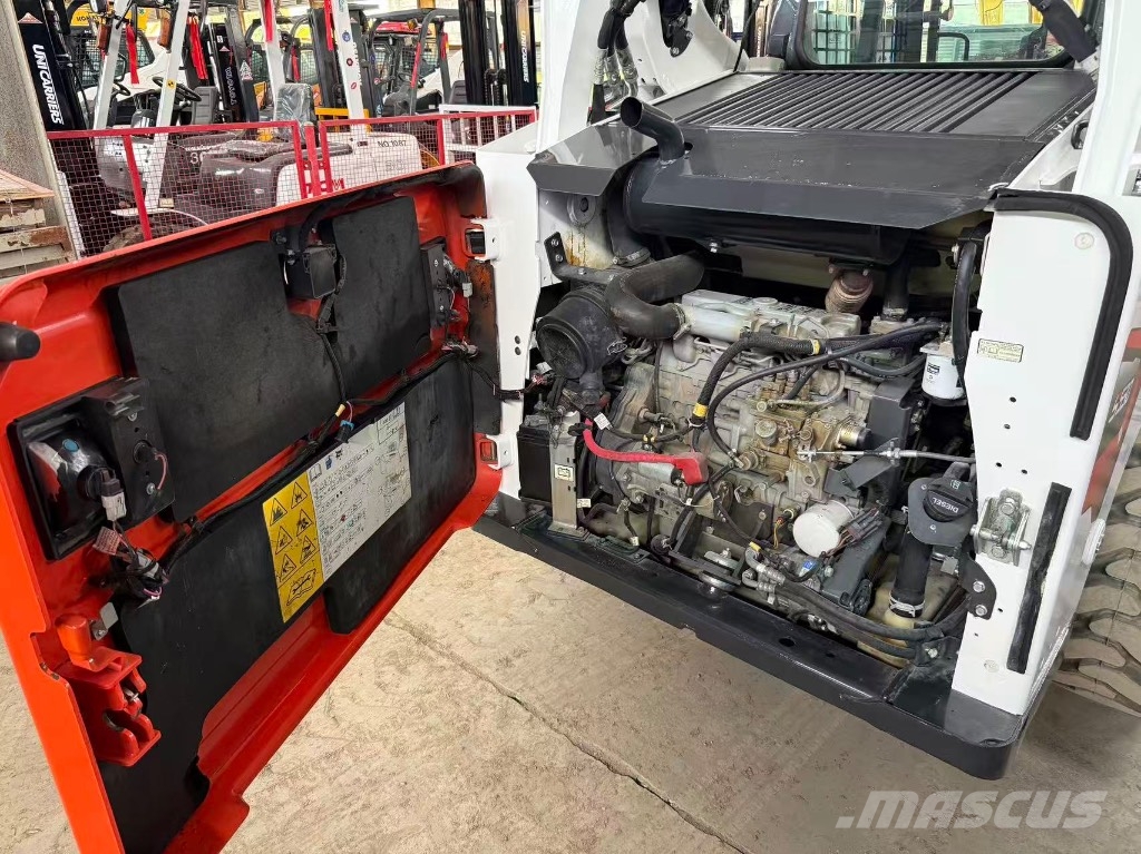 Bobcat S 530 滑移装载机