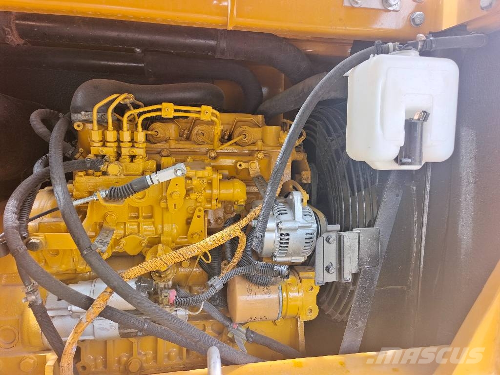 CAT 308 E 2    3000 units excavators in stock 대형 굴삭기 29톤 이상