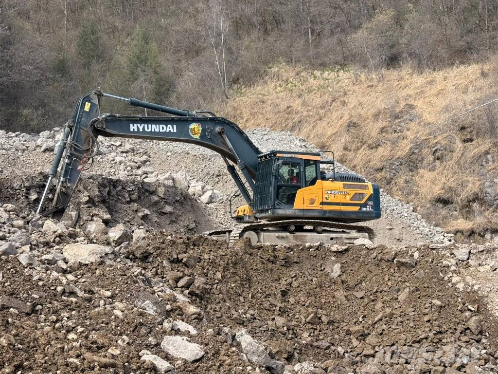Hyundai HX 300 AL Rupsgraafmachines
