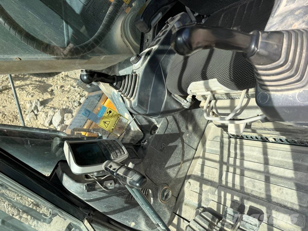 Hyundai HX 300 AL Rupsgraafmachines