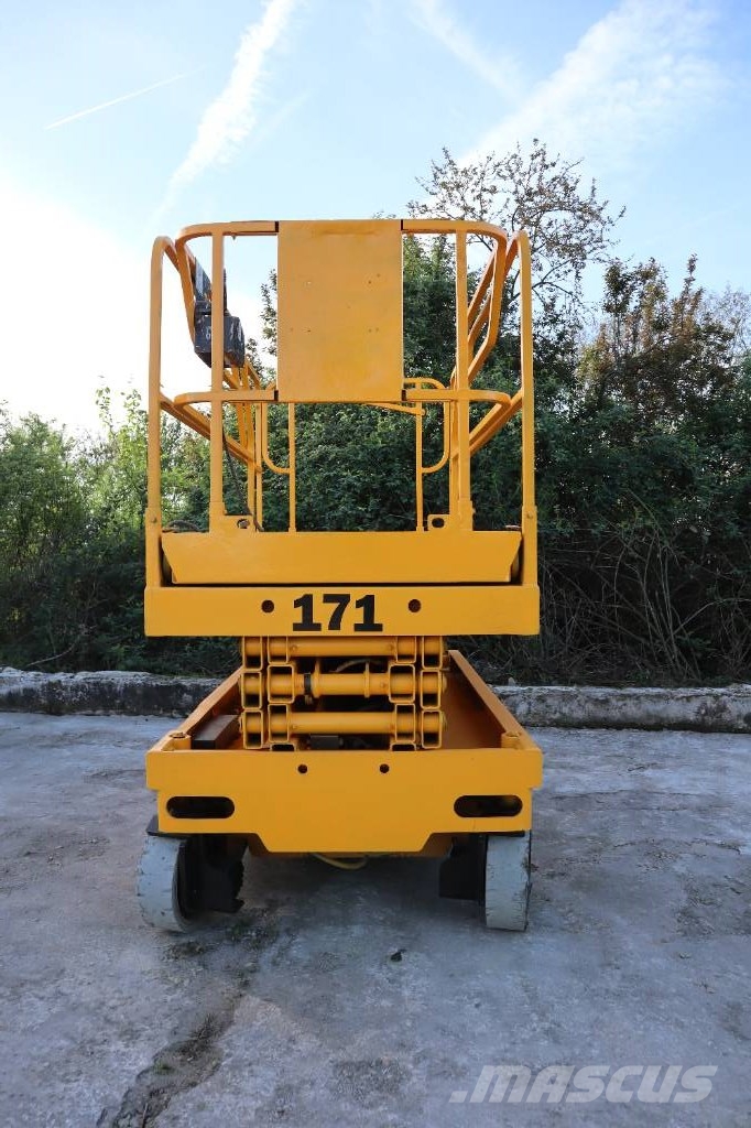 Haulotte Compact 10 Scheren-Arbeitsbühnen