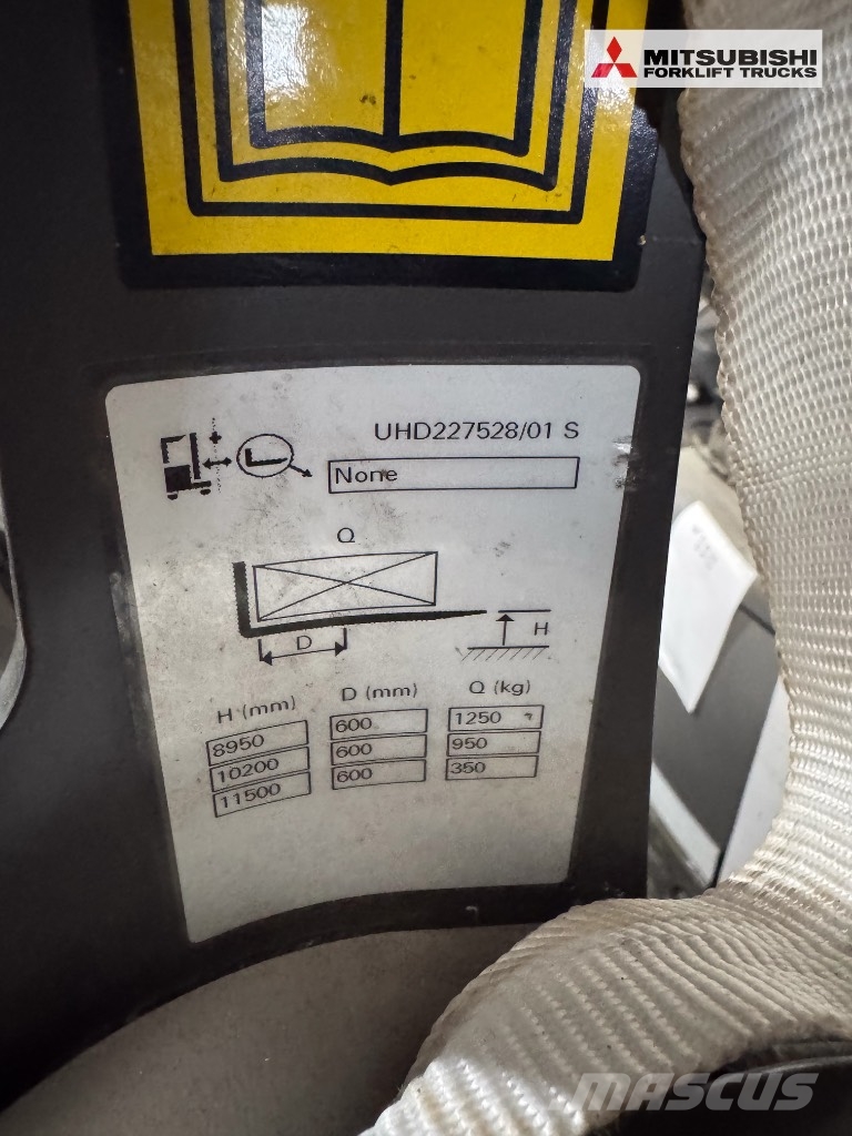 UniCarriers 200DTFVXG1150UHD - 13542 Std. Reach truck