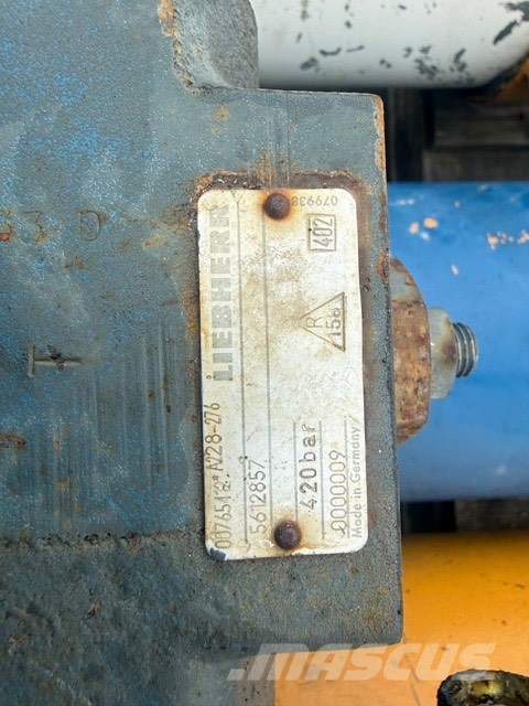 Liebherr R 954 B USED HYDRAULIC CYLINDER COMPLET هيدروليات