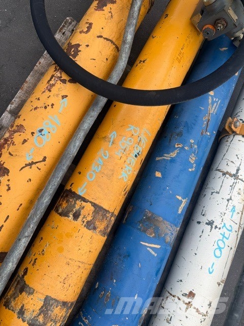 Liebherr R 954 B USED HYDRAULIC CYLINDER COMPLET هيدروليات
