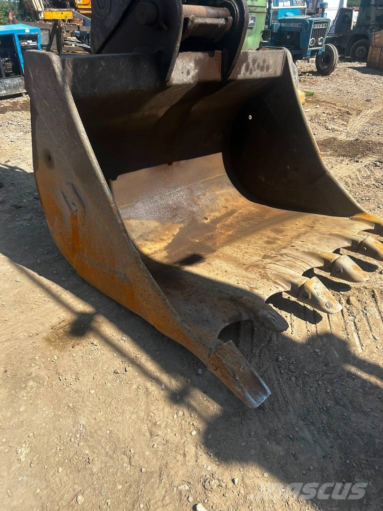 New Holland E 265 C Rupsgraafmachines