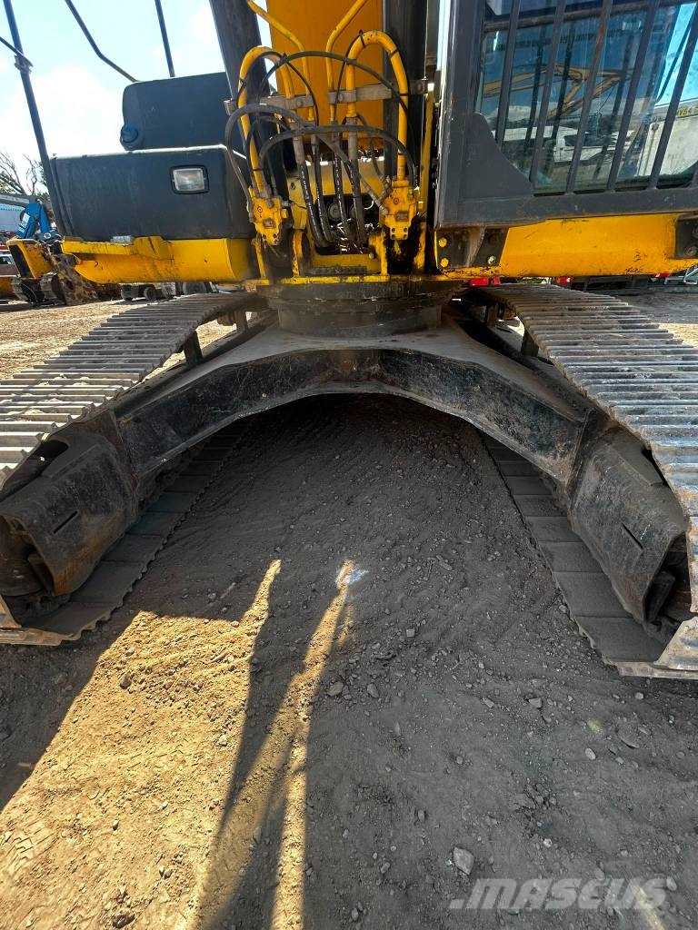 New Holland E 265 C Rupsgraafmachines
