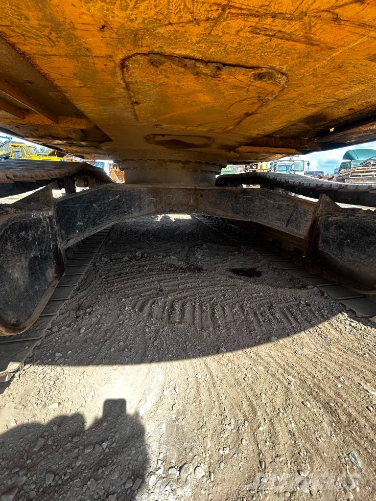 New Holland E 265 C Rupsgraafmachines