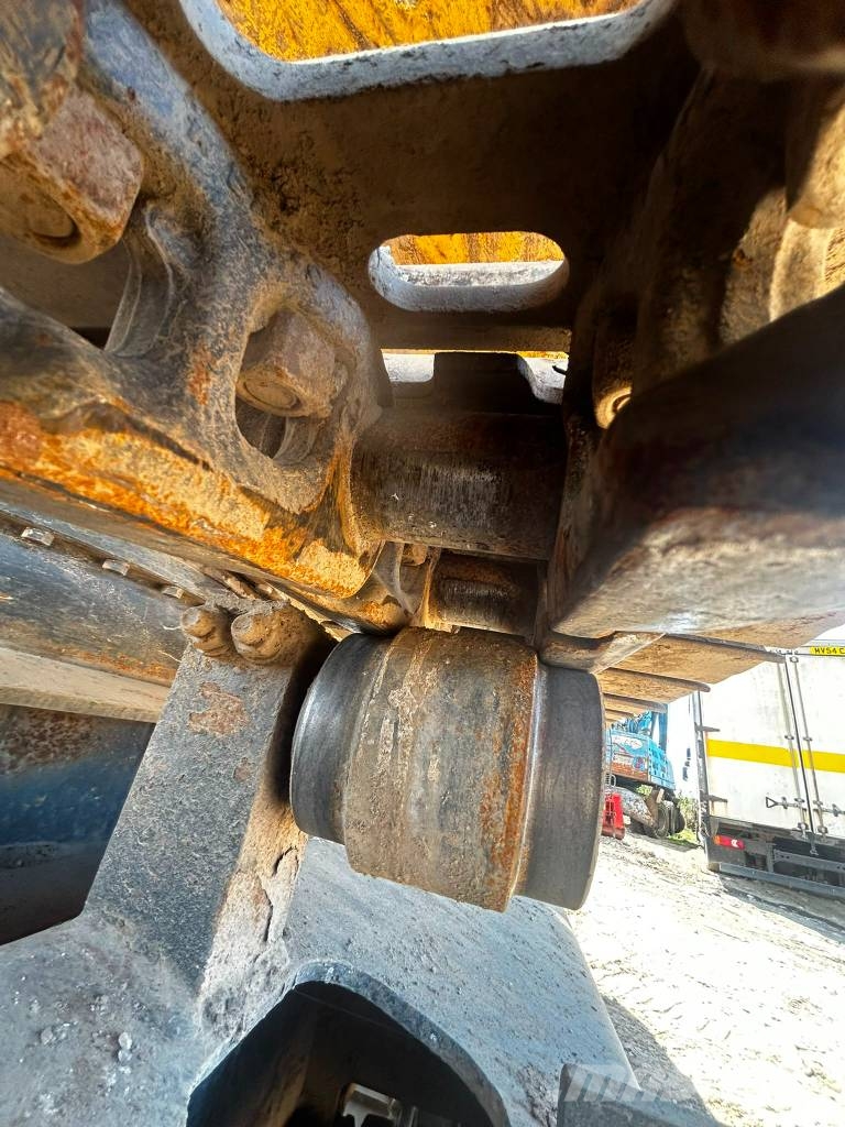 New Holland E 265 C Rupsgraafmachines