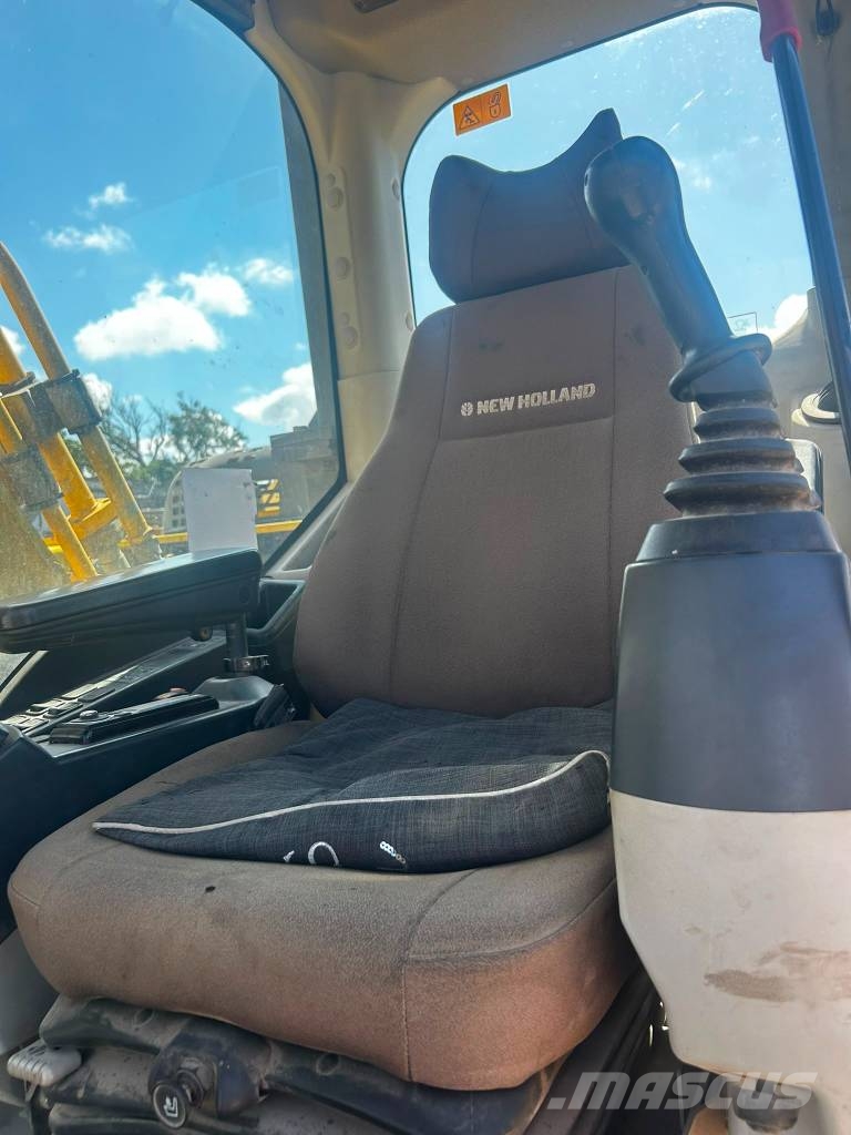 New Holland E 265 C Rupsgraafmachines
