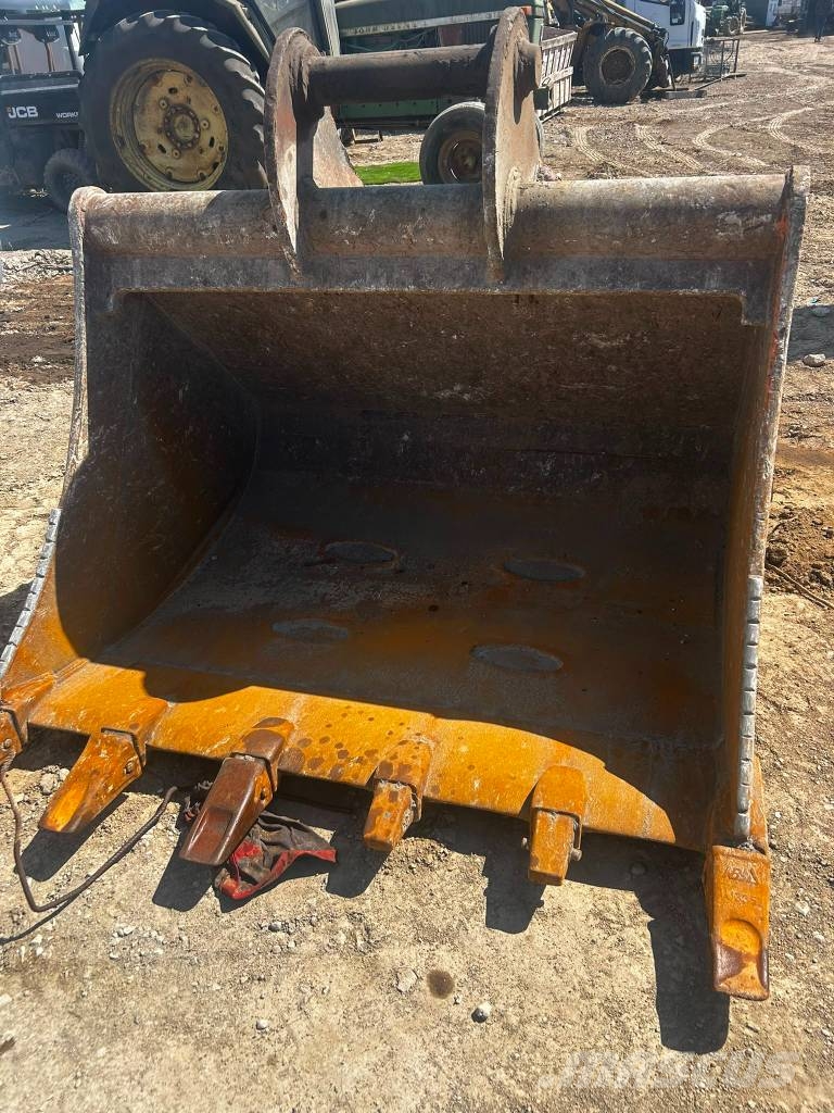 New Holland E 265 C Rupsgraafmachines