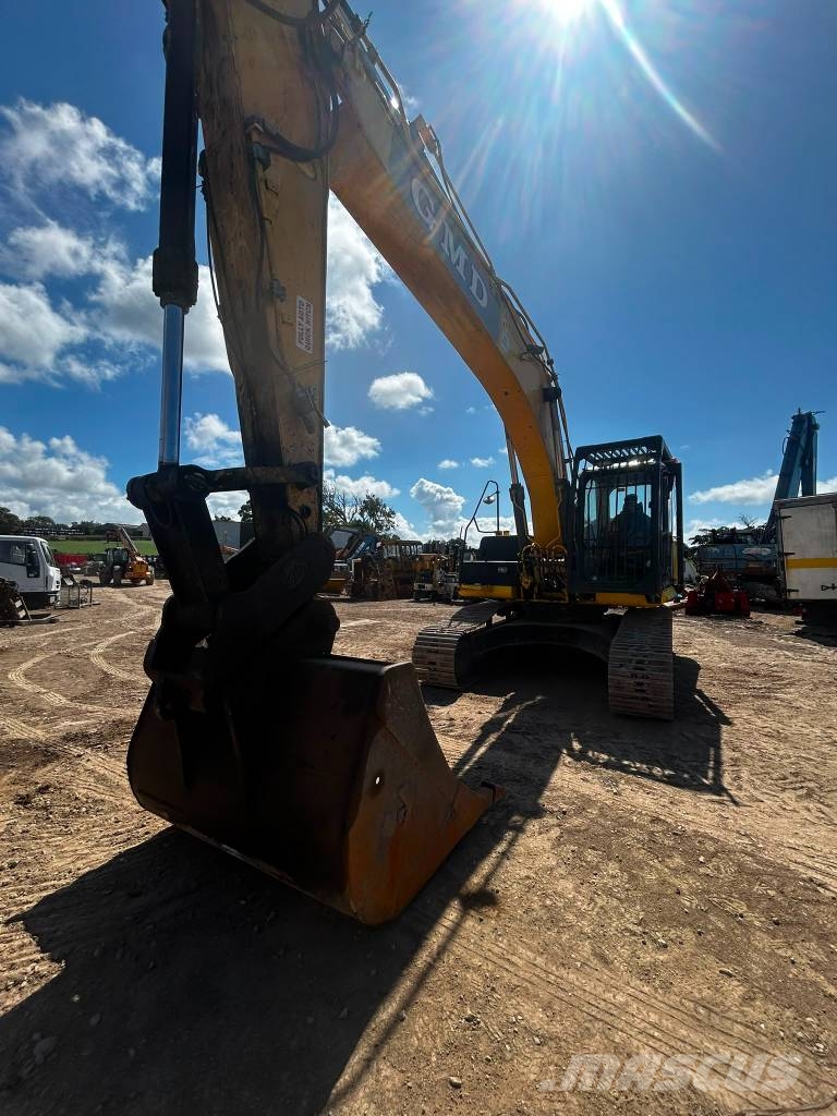 New Holland E 265 C Rupsgraafmachines