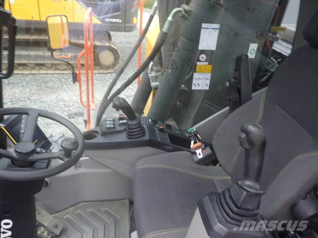 Volvo EWR 150 E حفارات بعجل