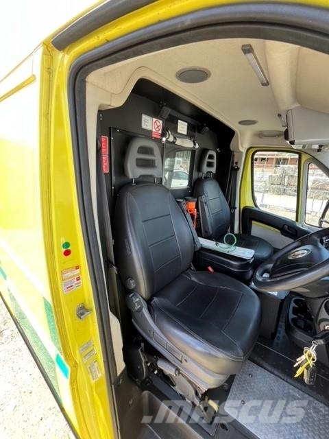 Fiat Ducato A&E Fiat Ducato A&E Vehicle with Stryker Pr Ambulanssit