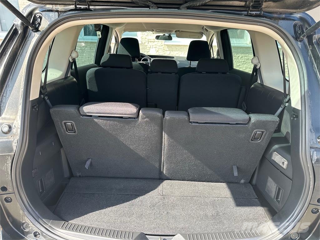 Mazda 5 2012 MANUÁL 2.0 B 7 miest VIN 481 Avtomobili