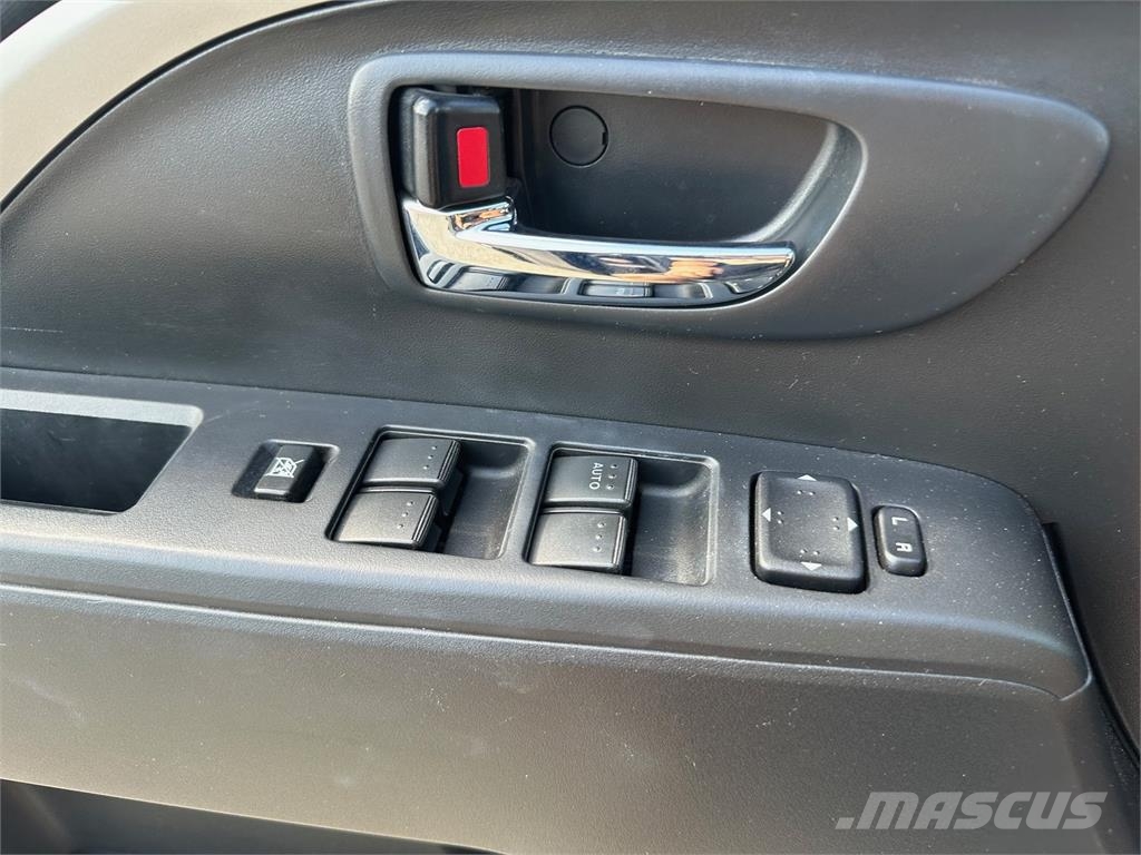 Mazda 5 2012 MANUÁL 2.0 B 7 miest VIN 481 Avtomobili