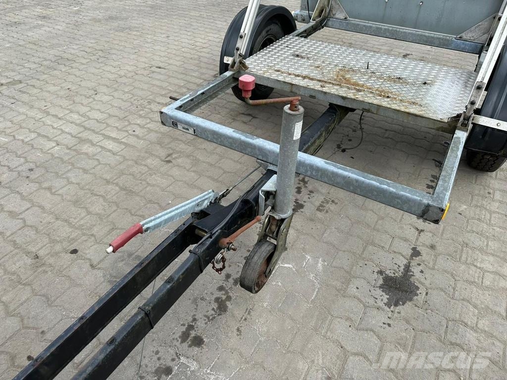  Other Verkehrssicherungsanhänger / Pfeil Rechts un Otros remolques