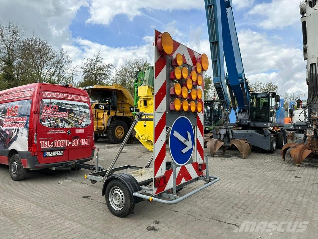  Other Verkehrssicherungsanhänger / Pfeil Rechts un Otros remolques