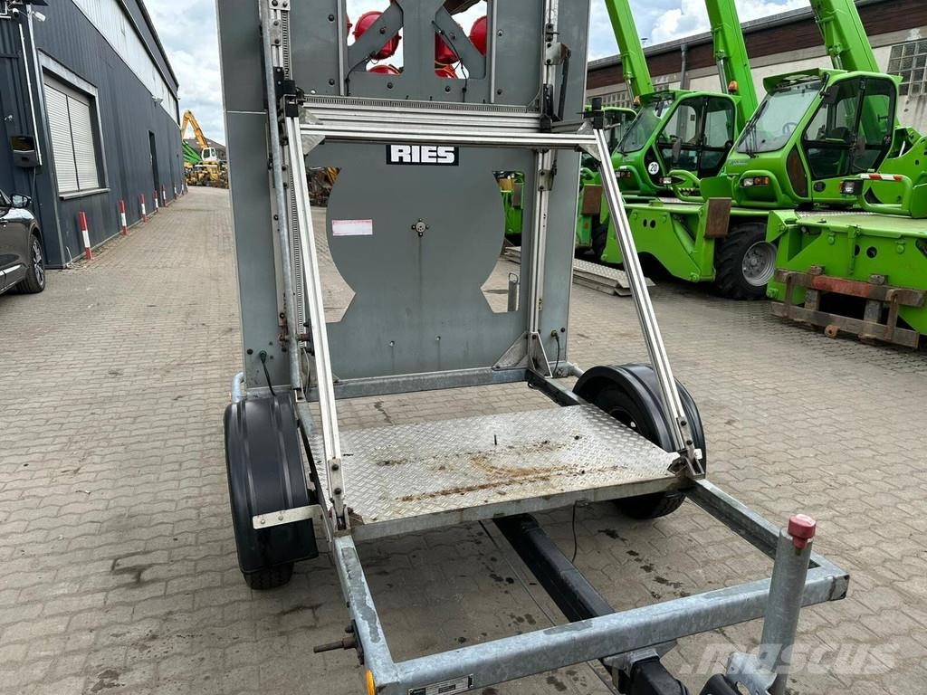  Other Verkehrssicherungsanhänger / Pfeil Rechts un Otros remolques
