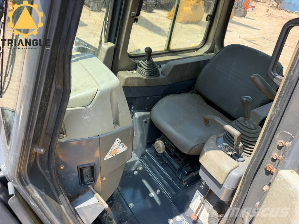 Komatsu D 65 PX Buldožerji goseničarji