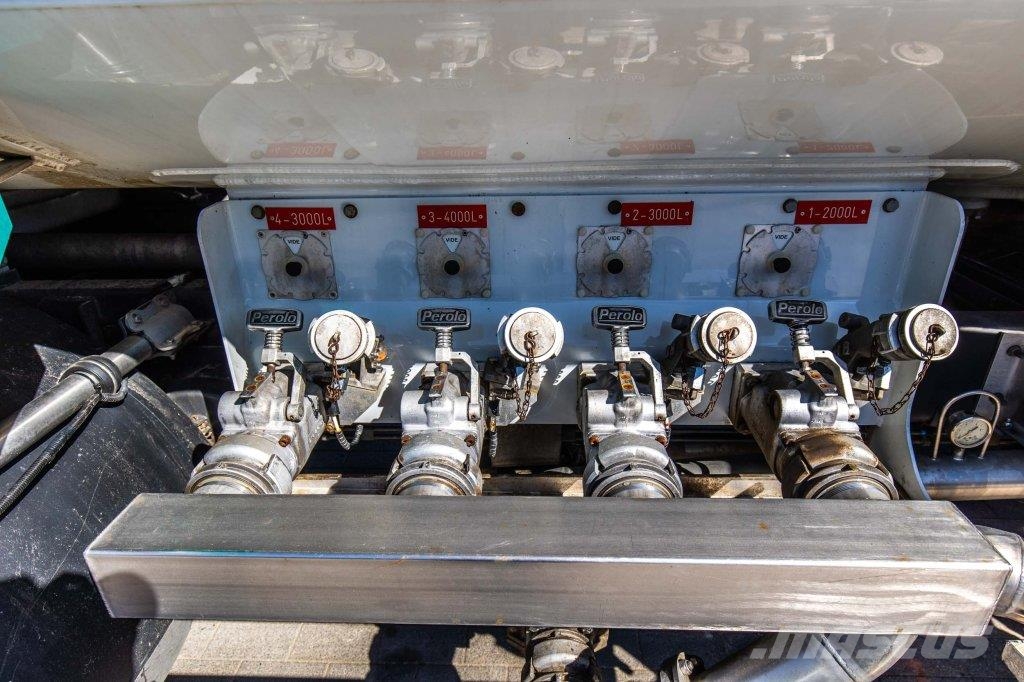 Renault MIDLUM 270 DXI +ALU 12.000L/4COMP. 運油車