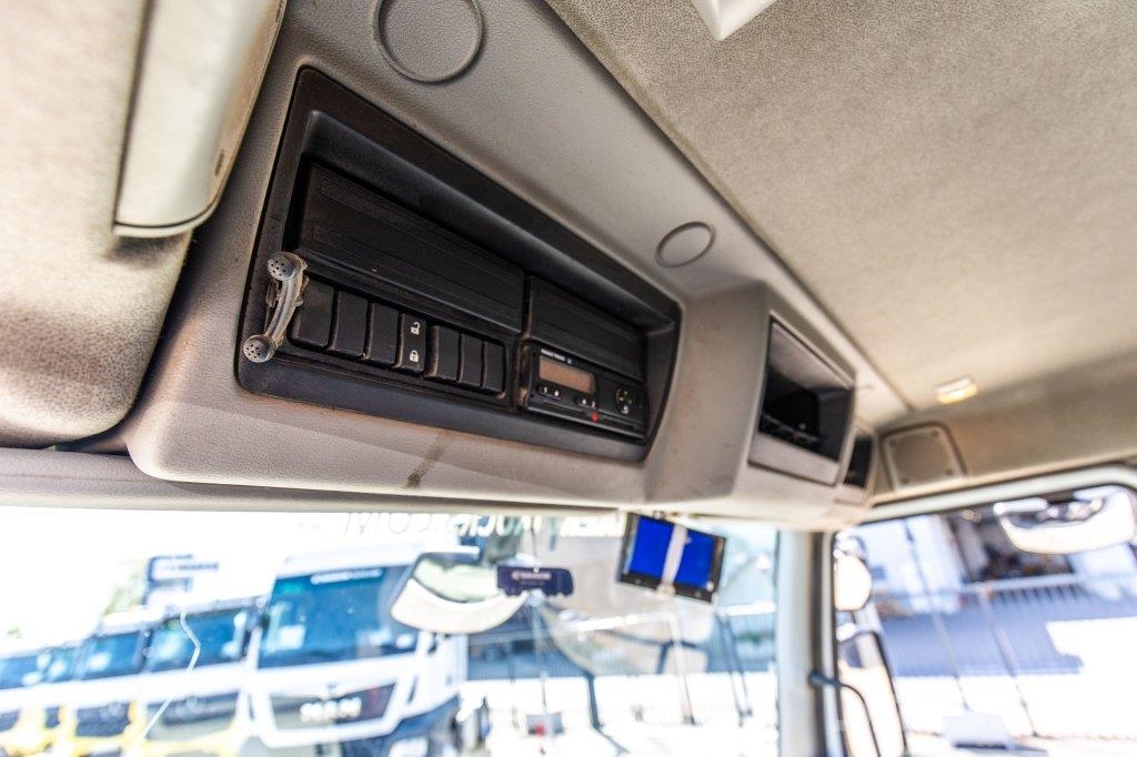 Renault MIDLUM 270 DXI +ALU 12.000L/4COMP. 運油車