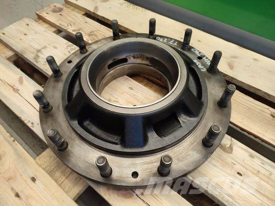 Case IH OPTUM 270 (47489625) wheel hub Däck, hjul och fälgar