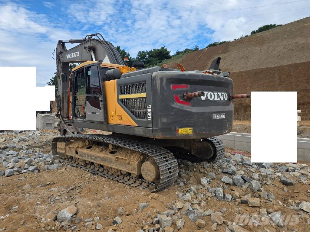 Volvo EC 300 E حفارات زحافة