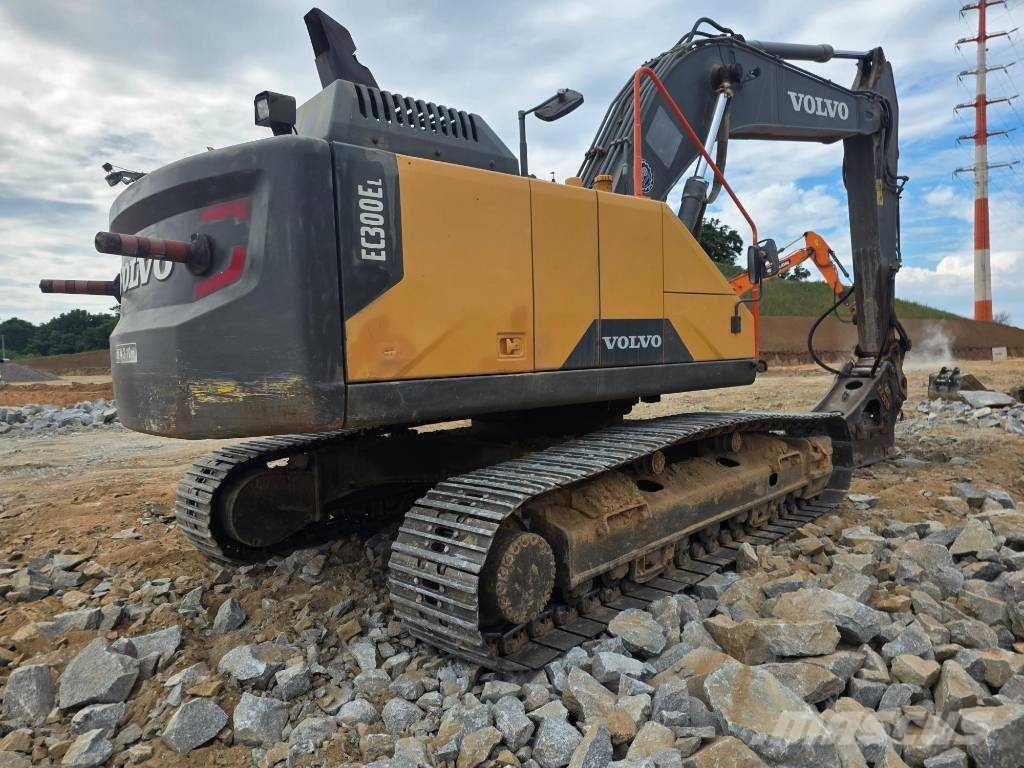 Volvo EC 300 E حفارات زحافة