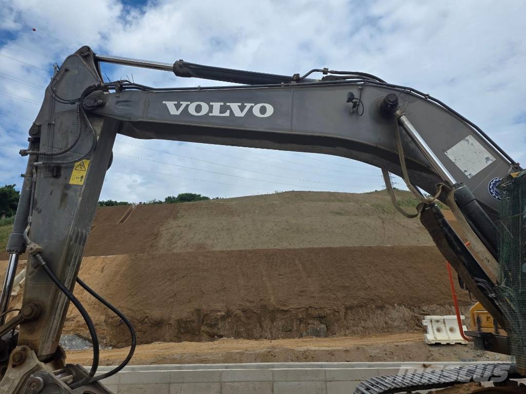 Volvo EC 300 E حفارات زحافة