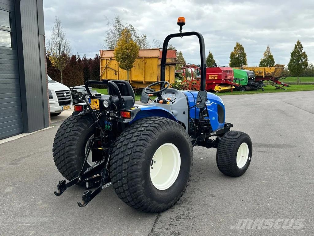 New Holland Boomer 55 Naudoti kompaktiški traktoriai