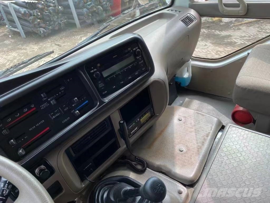 Toyota Coaster Bus 迷你巴士