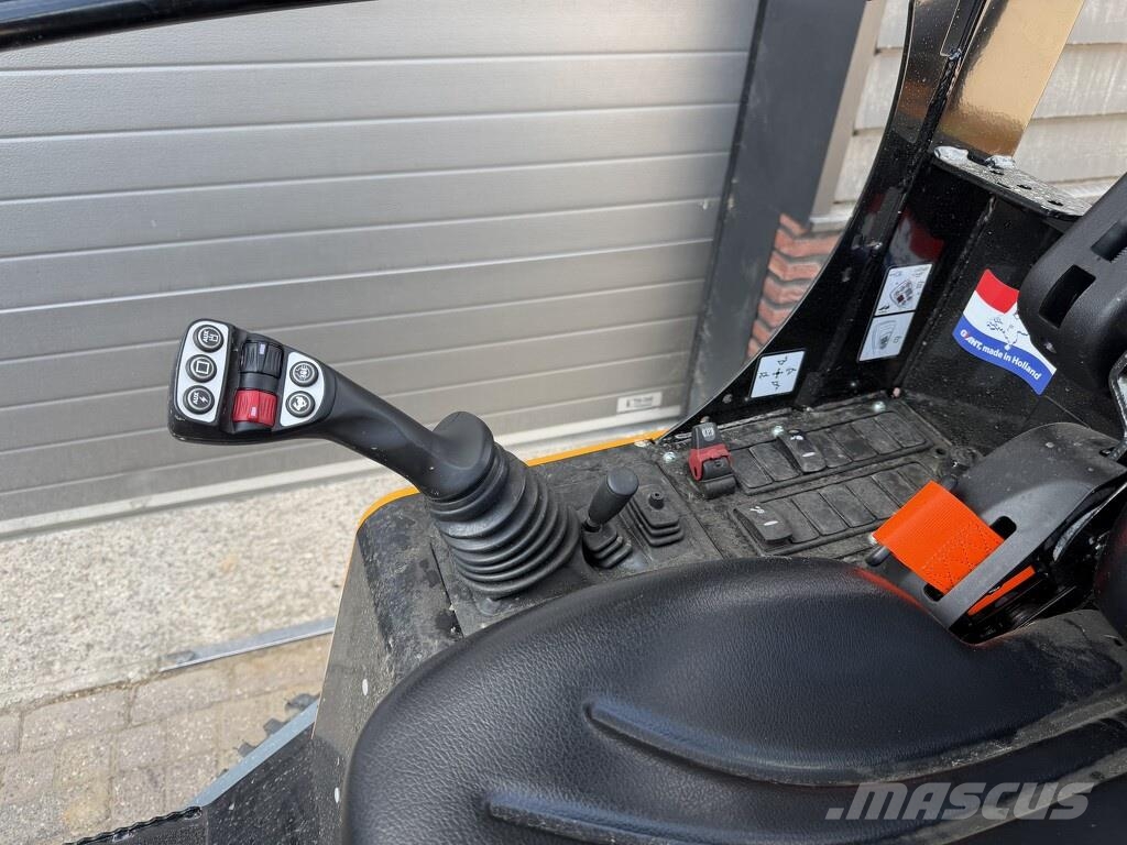 GiANT G2700 X-TRA HD+ minishovel / kniklader 2026 150 uu ホイールローダー・タイヤショベル