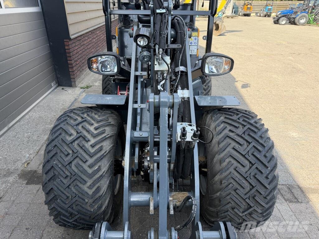 GiANT G2700 X-TRA HD+ minishovel / kniklader 2026 150 uu ホイールローダー・タイヤショベル