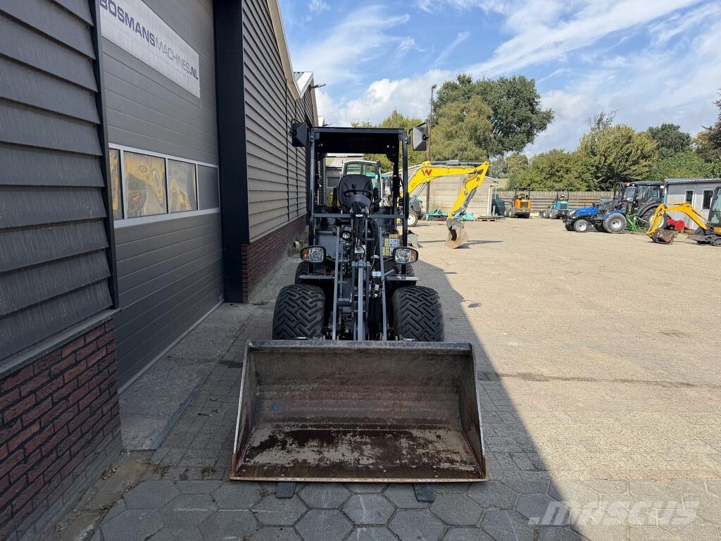 GiANT G2700 X-TRA HD+ minishovel / kniklader 2026 150 uu ホイールローダー・タイヤショベル