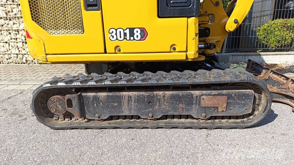 CAT 301.8 mit Löffel, Schnellwechsler CW05, Knickmatik Mini excavadoras < 7t