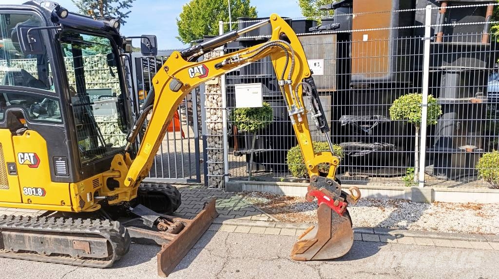 CAT 301.8 mit Löffel, Schnellwechsler CW05, Knickmatik Mini excavadoras < 7t