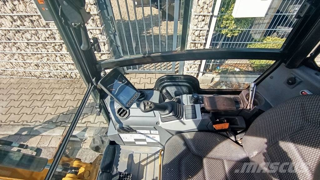 CAT 301.8 mit Löffel, Schnellwechsler CW05, Knickmatik Mini excavadoras < 7t