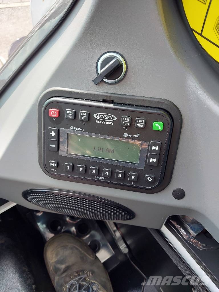 Bobcat S530 Lietoti riteņu kompaktiekrāvēji