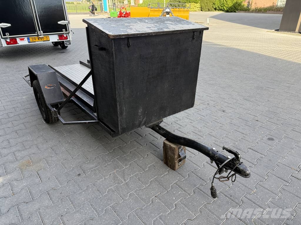 Motor aanhanger 2 motoren معدات النقل - غير ذلك