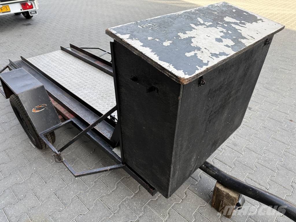 Motor aanhanger 2 motoren معدات النقل - غير ذلك