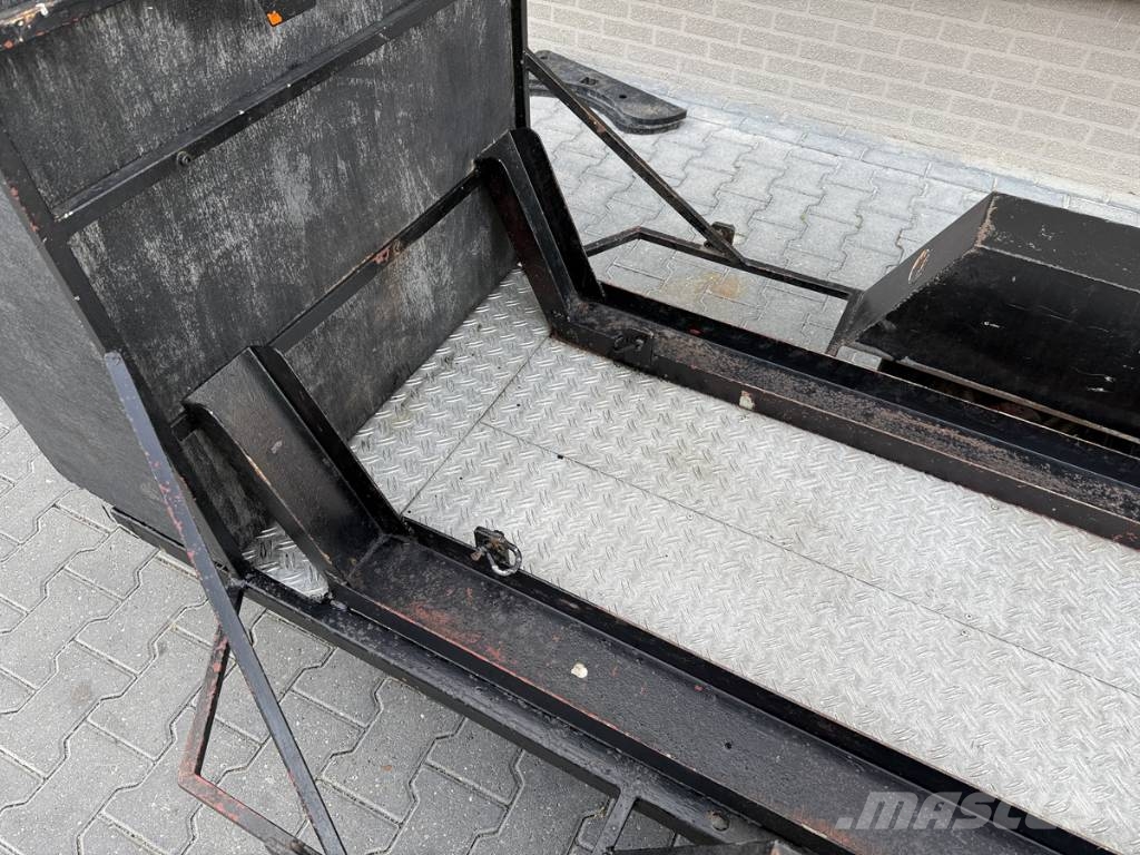 Motor aanhanger 2 motoren معدات النقل - غير ذلك