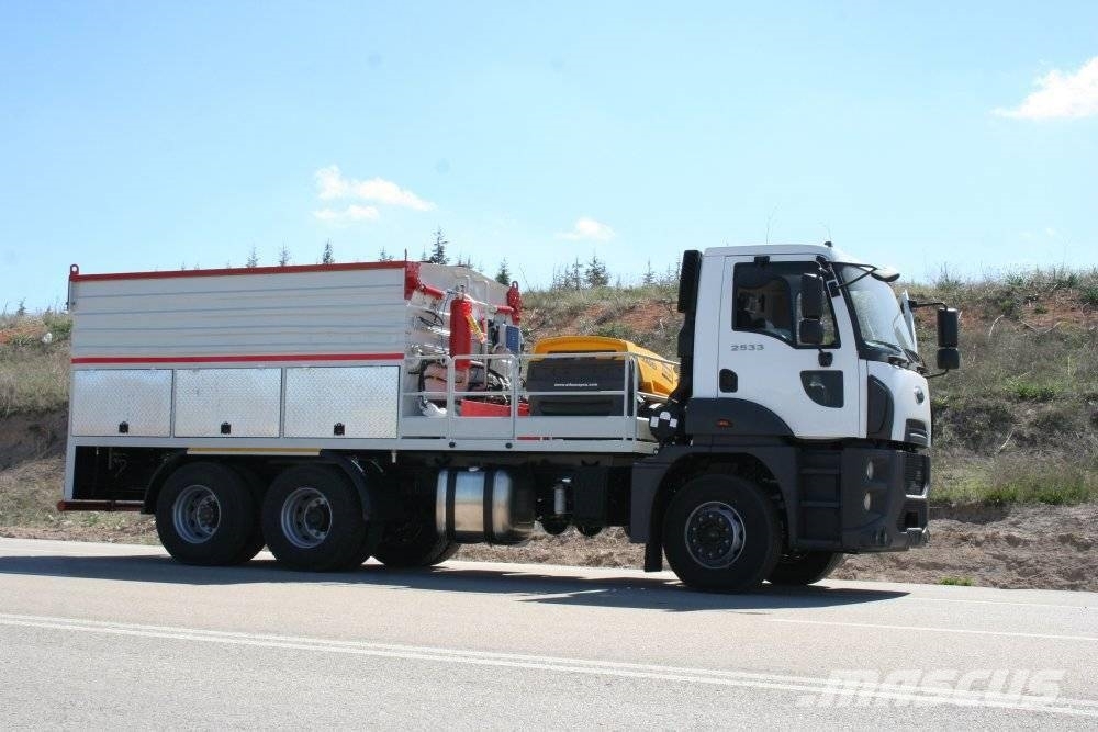 Ital Machinery ASPHALT MAINTENANCE VEHICLE OF 8–10 Contenitori termici d'asfalto