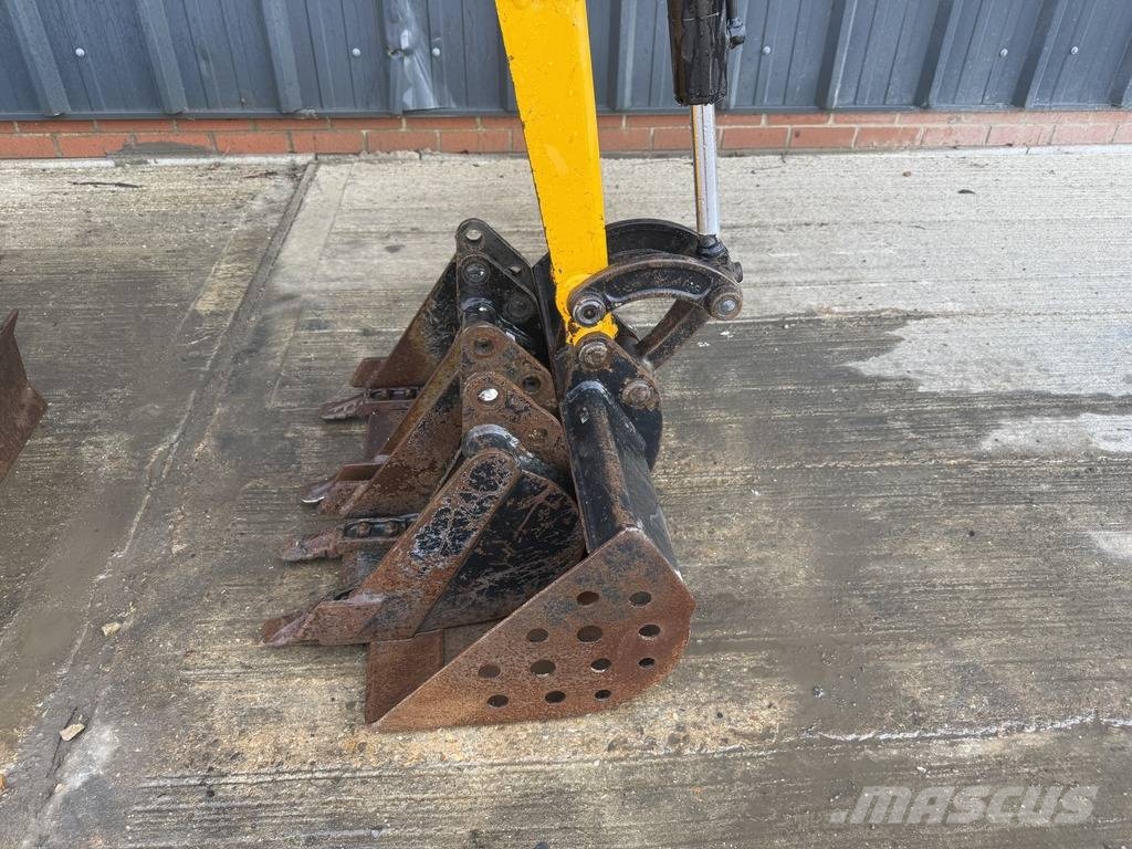 JCB 8008 CTS Micro Excavator حفارات صغيرة أقل من 7 طن (حفارات صغيرة)