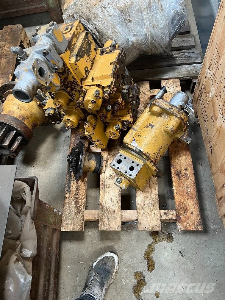 CAT 213 B LC valve Excavadoras sobre orugas