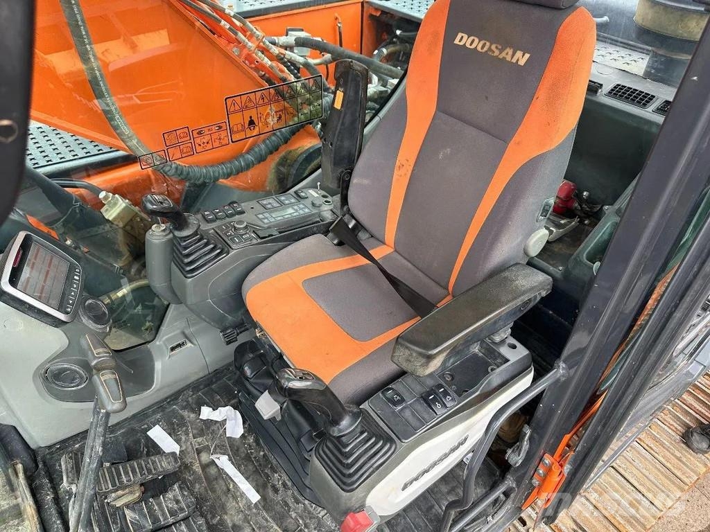 Doosan DX235LC 5 - ONLY 4226 HOURS Excavadoras sobre orugas
